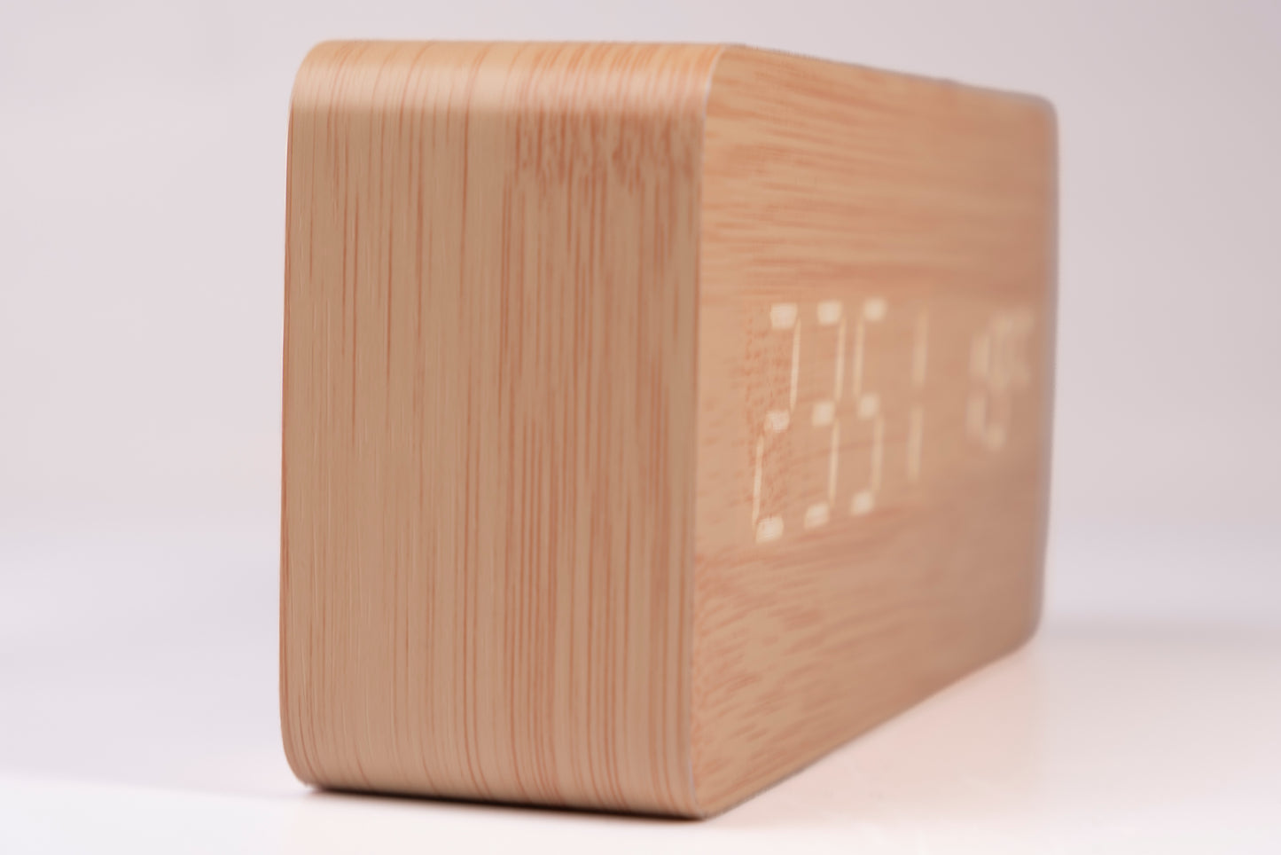 Reloj despertador de madera