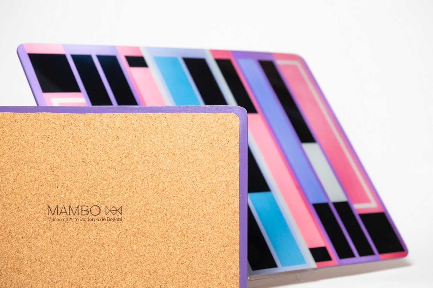 Individuales en resina de Fanny Sanín