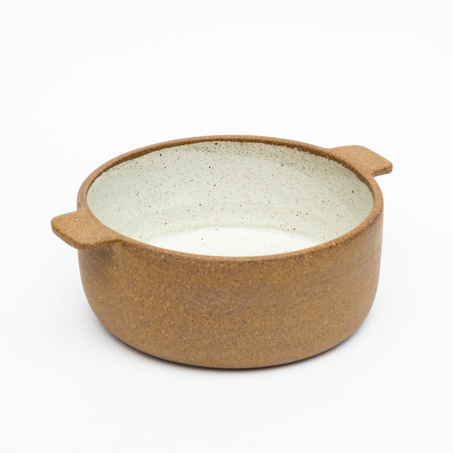 Fuente para servir en arcilla natural.