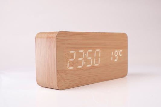 Reloj despertador de madera