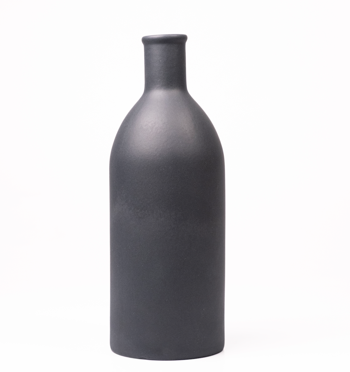 Florero gris oscuro alto